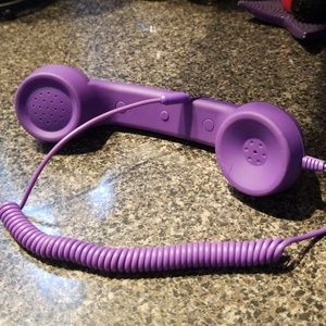 Cell phone answering accessory